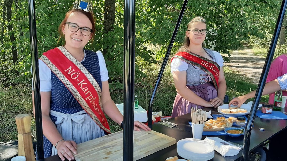 Produkthoheiten präsentieren Karpfenspezialitäten
